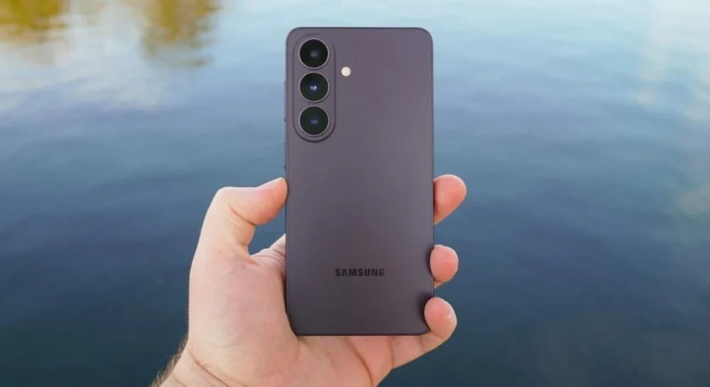 Великі смартфони набридли: які 6 моделей Samsung, Google та Motorola зручніші для руки